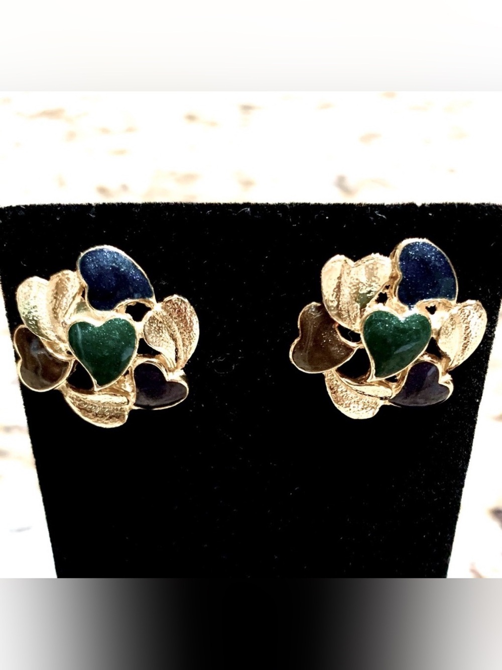 🌟 SALE $25 🌟 Vintage Rare Cluster Glitter Enamel Gold Hearts Pierced Earrings